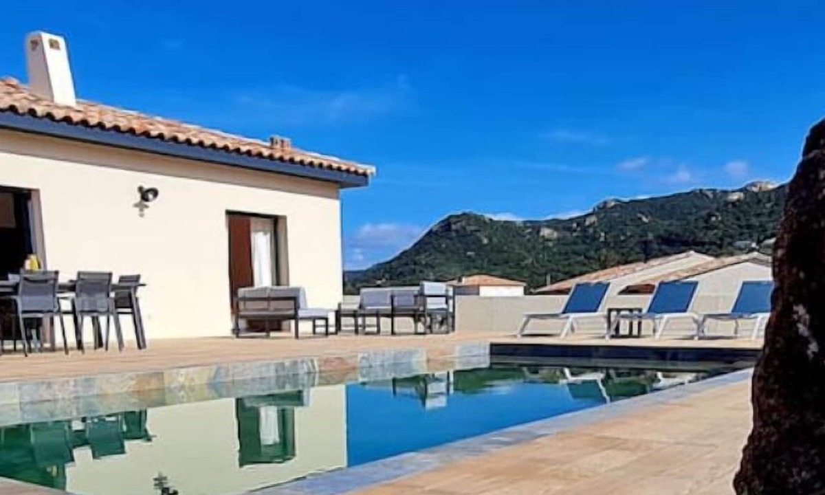Figari Villa | "élégance Corse : Maison 3 Chambres, Piscine"