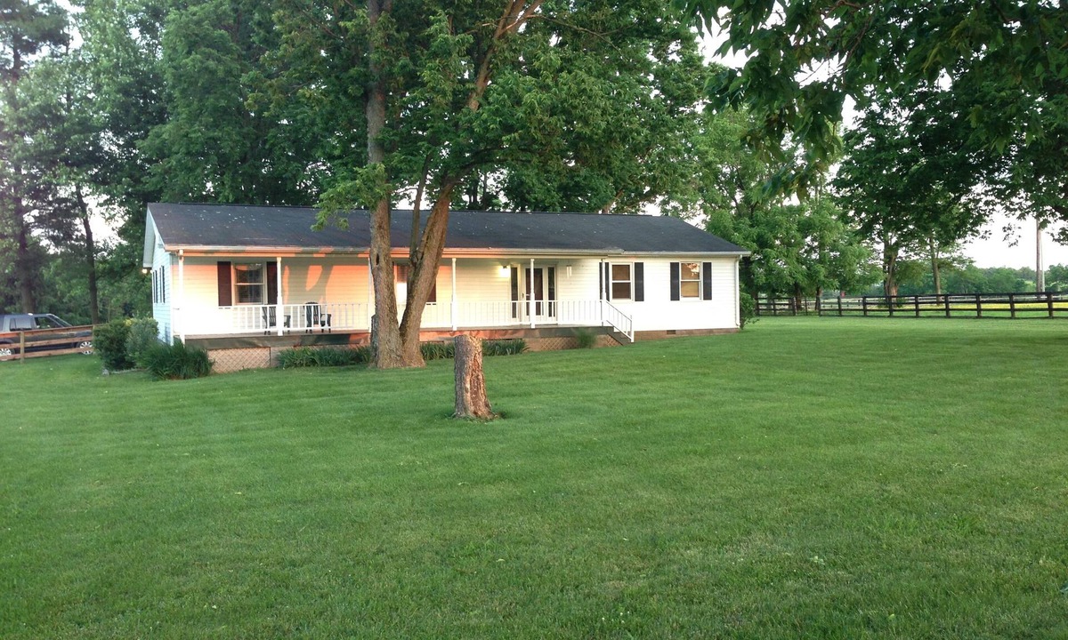 Lexington House | 1.7 miles to KY Horse Park premise ID 12268400-2