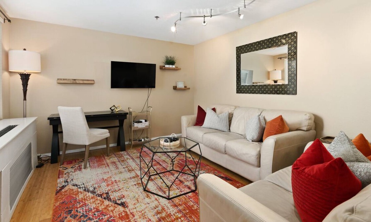 Porta D'italia Condo | 1 bedroom in Little Italy