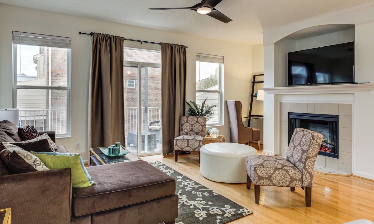Cincinnati House | 1 Mi to Dtwn Cincinnati: Spacious Townhome w/Deck