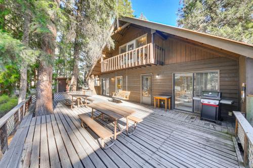 Libby House | 1 Mi to Dtwn Libby: Peaceful Home w/Creek Access!