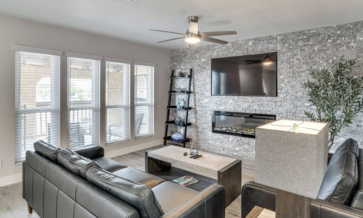 Paradise Apartment | 1 Mi to Unlv & Strip! Modern Vegas Condo