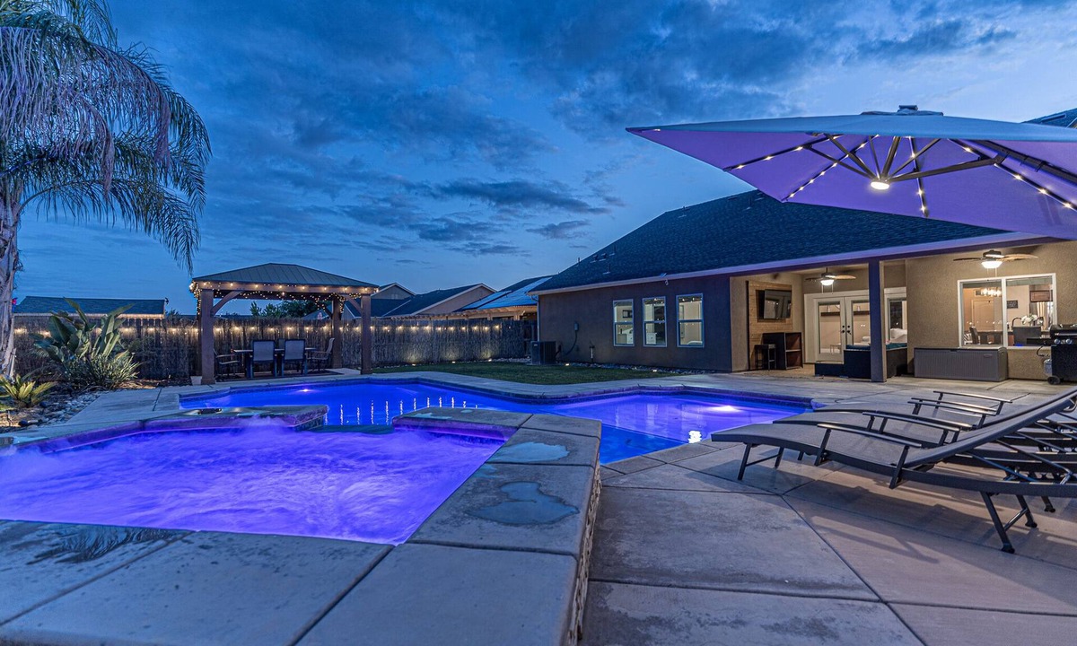 Tulare House | 12-Bed home w/Pool&Hot tub near Sequoia National Park