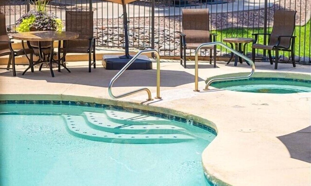 New Papago Parkway Apartment | 136 Fully Furnished Vacation Rental with Resort Amenities