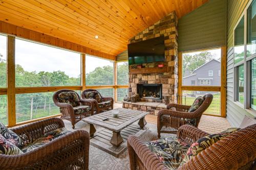 Clarkson House | 14 Mi to Mammoth Cave NP: Spacious Family Home