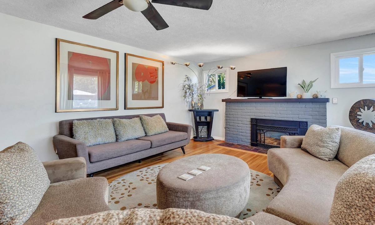 Spokane Valley House | 15 Min To Dwntwn-HUGE Fenced Bckyrd-Luxury Bath-5-Star Beds-EcoClean