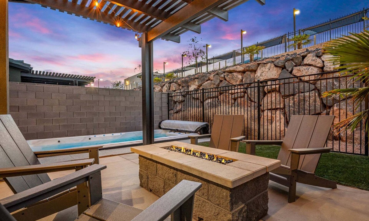 St. George House | 1622, Private Swim Spa, Hot tub, Pickleball Courts