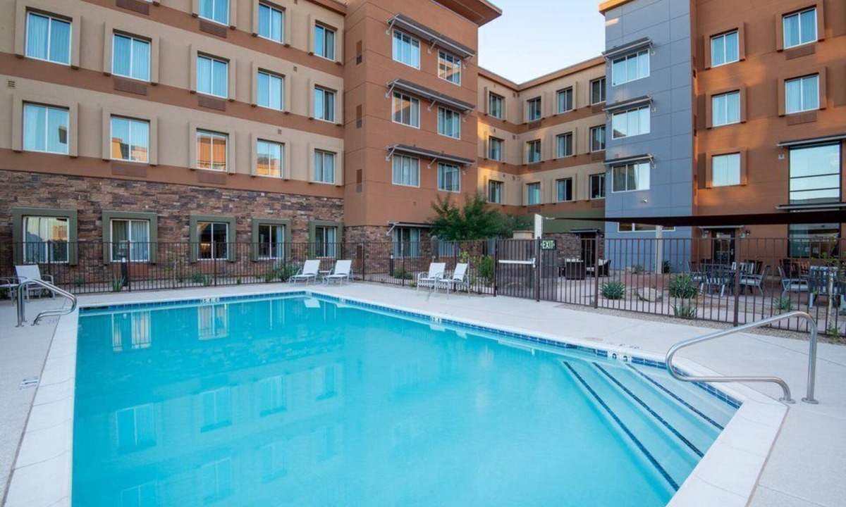 Scottsdale Apartment | 1BR 2 Queens Accessible Suite w/Free Breakfast!