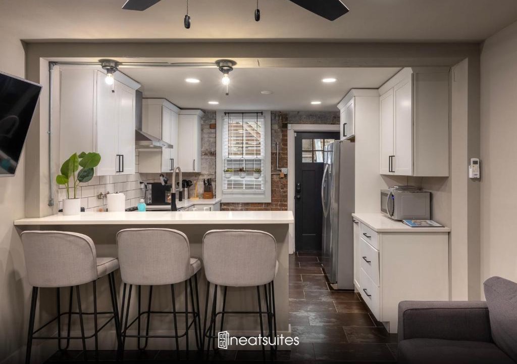 Ludlow Apartment | 1BR Apt, Minutes to Downtown Cincy, Stadiums, Bars