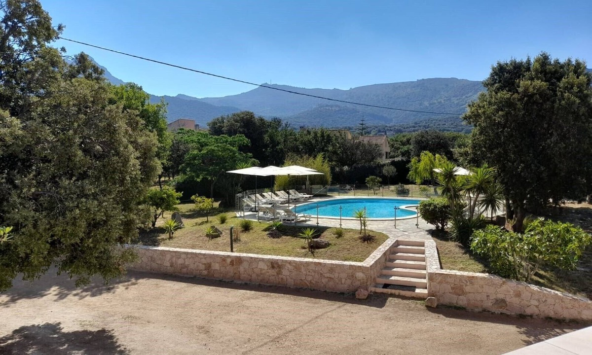 Pigna Apartment | 1km from the beach, apartment with terrace in residence with swimming pool
