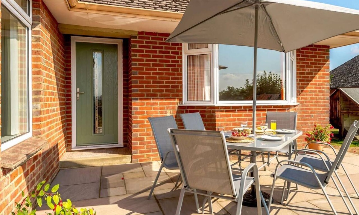Lytchett Matravers House | 2 Bed in Poole (oc-85399)