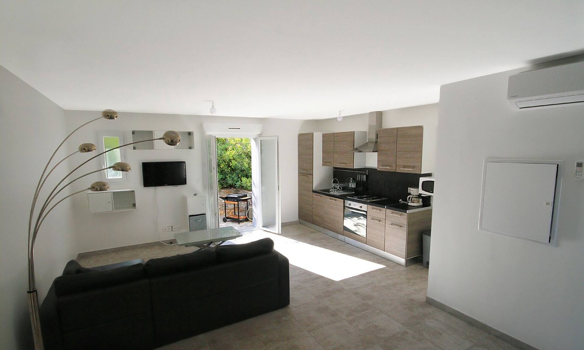 Pietracorbara Apartment | 2-bedroom apartment for 6 people including 4 adults