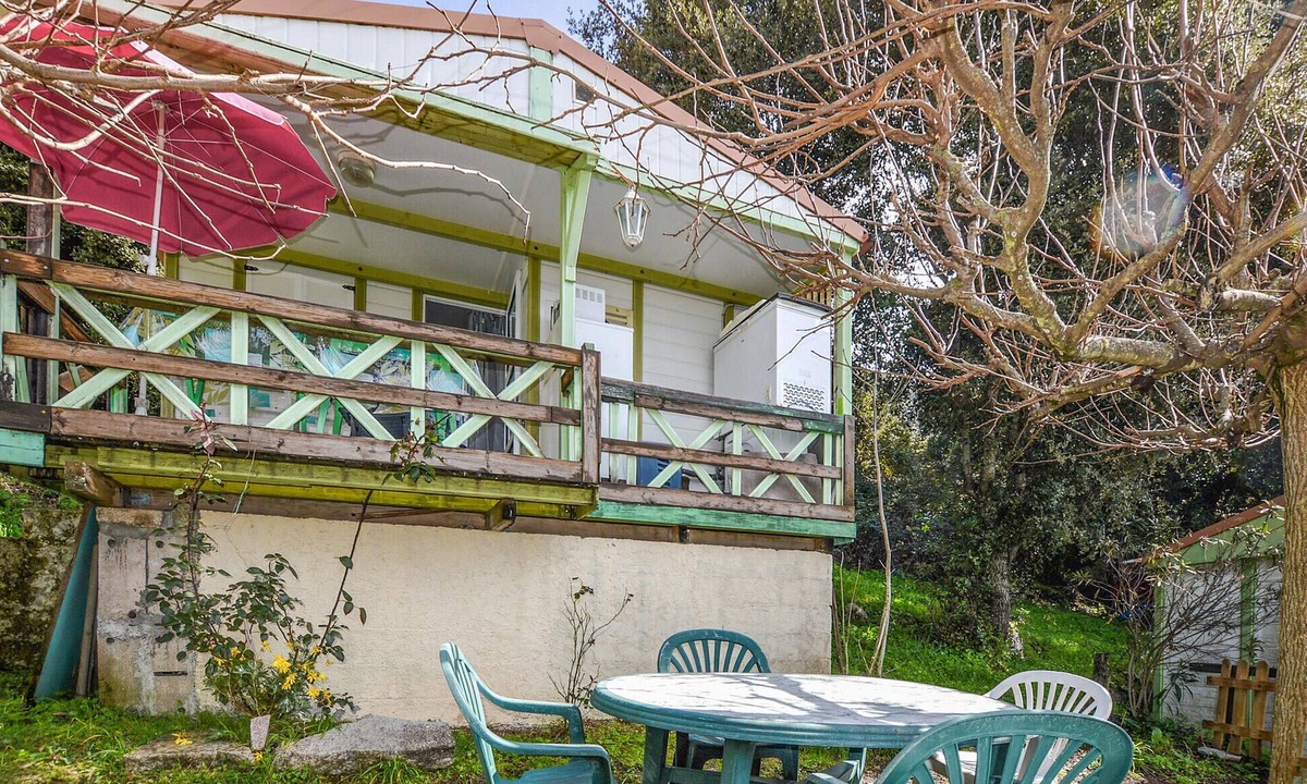 Casalabriva House | 2 bedroom nice (sta)caravan in CASALABRIVA