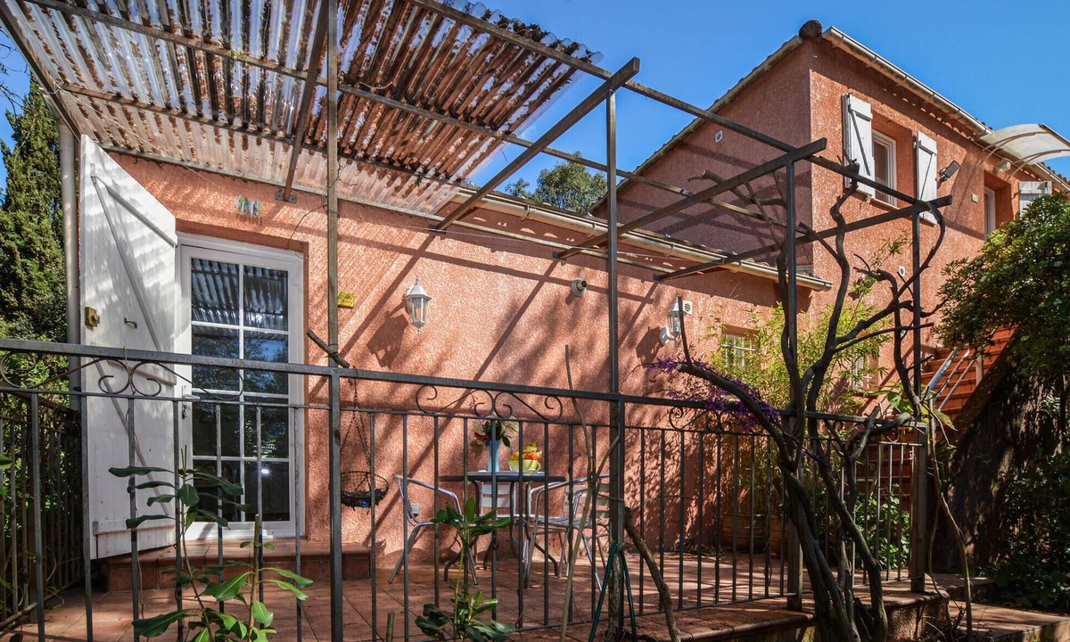 Afa House | 2 bedroom stunning home in AFA
