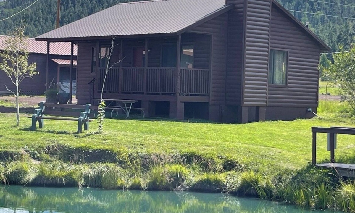 Greer Cabin | 2 BR-1BA Cabin on Main Street. Stocked trout pond, porch, grill, good dogs free🐾