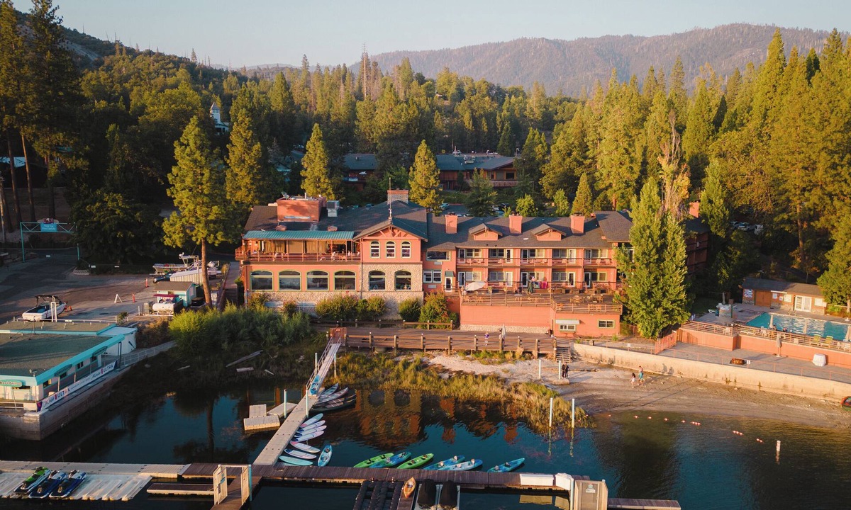 Bass Lake Hotel | 2 Chalets w/King Bed each | Scenic Lake Views & Private Balcony Escape