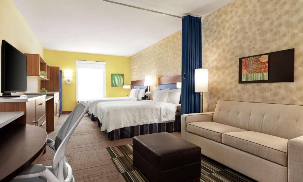 Pooler Hotel | 2 Comfortable Units! Steps to World's Tallest IMAX & Tanger Outlets- 1.2 miles