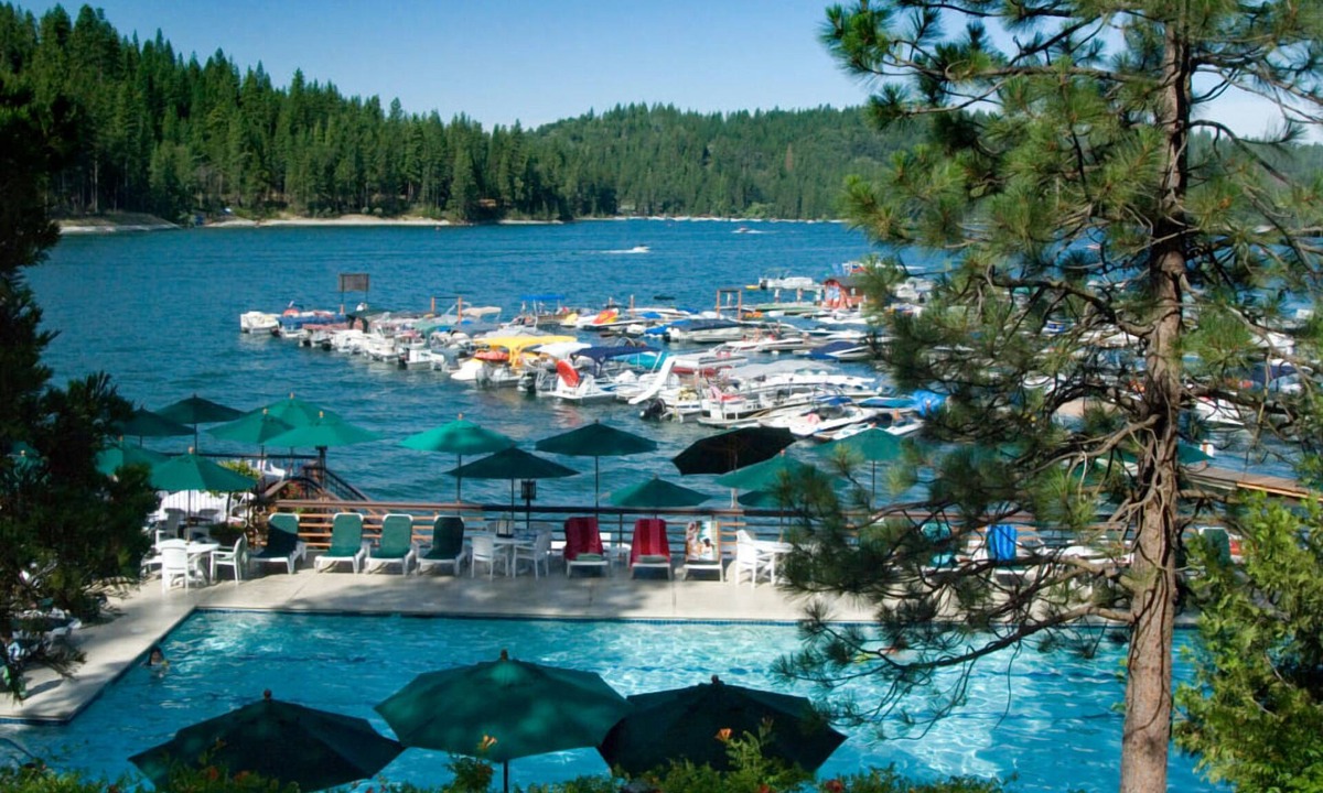 Bass Lake Hotel | 2 Lakeview Units Near Yosemite! Pool, Pet Friendly