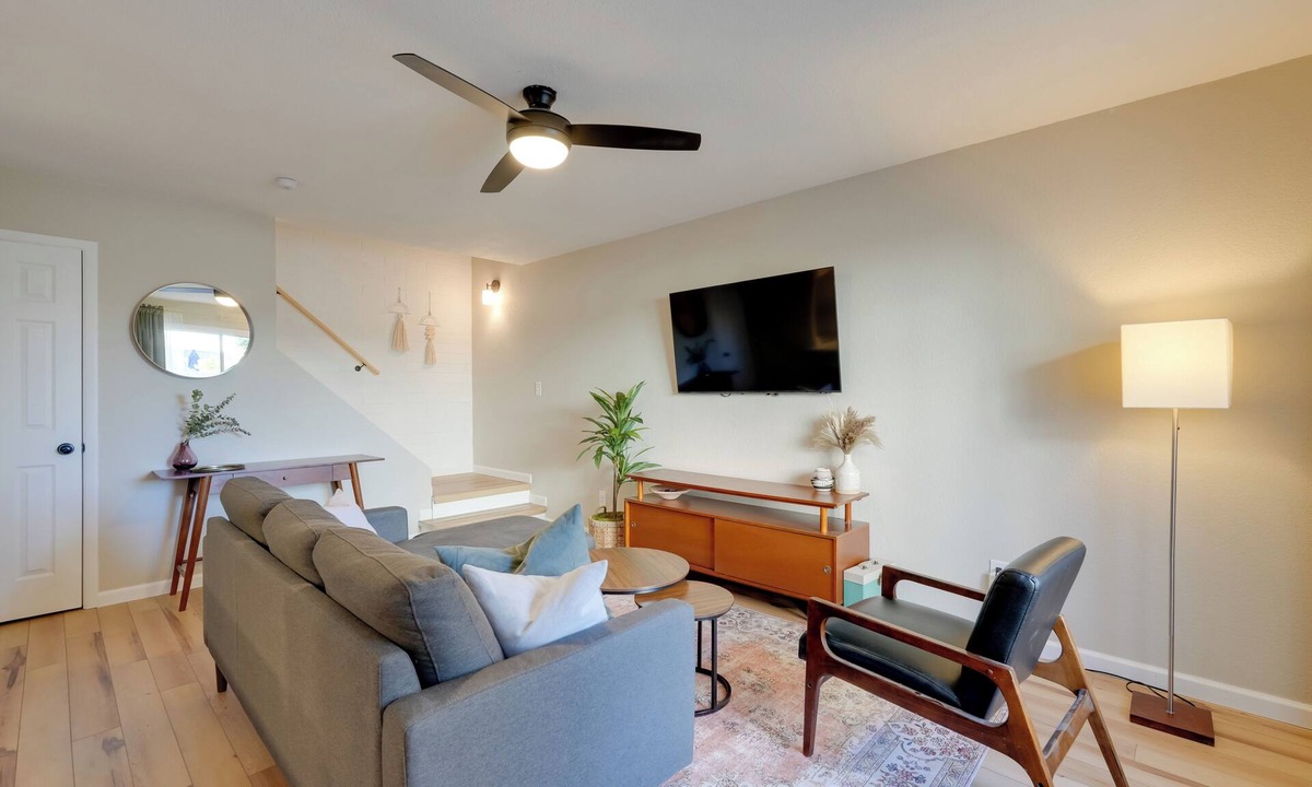 South Scottsdale House | 2 Mi to Old Town: Home w/Pool Access & Patio