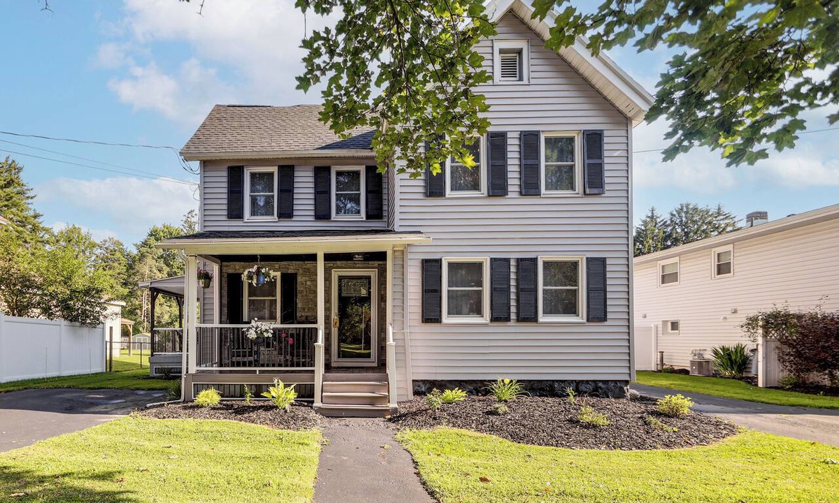 Auburn House | 2 Mi to Owasco Lake! Updated Auburn Home w/Yard