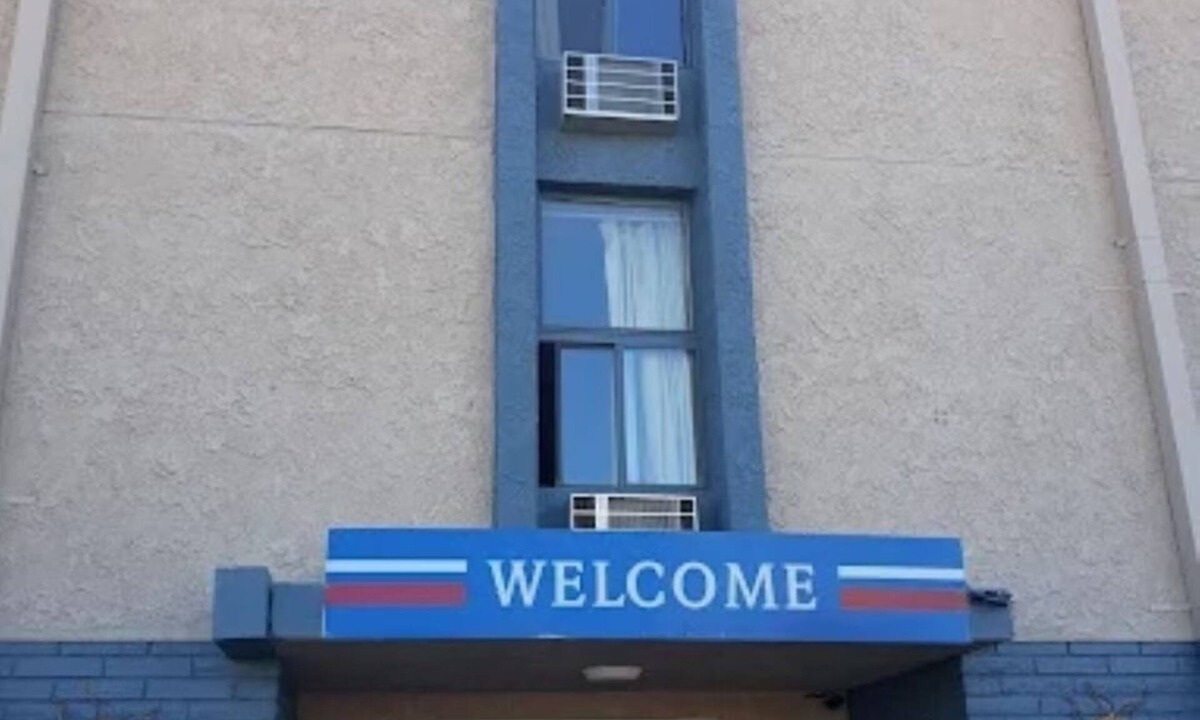 Lake Havasu City Hotel | 2 Peaceful Rooms w/Free Parking + Relaxing Stay Perfect for a Weekend Escape