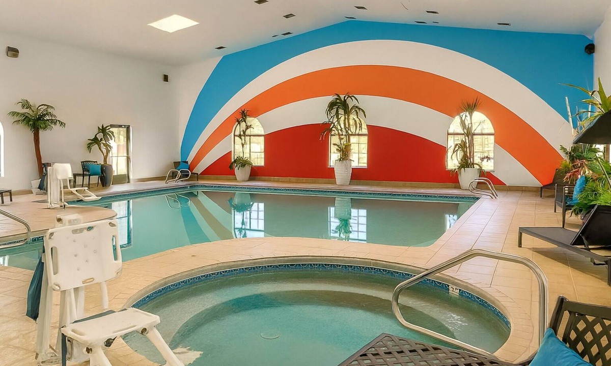 Window Rock Hotel | 2 Pet-friendly Units Near Navajo Nation Council Chambers! Pool Access & Hot Tub!