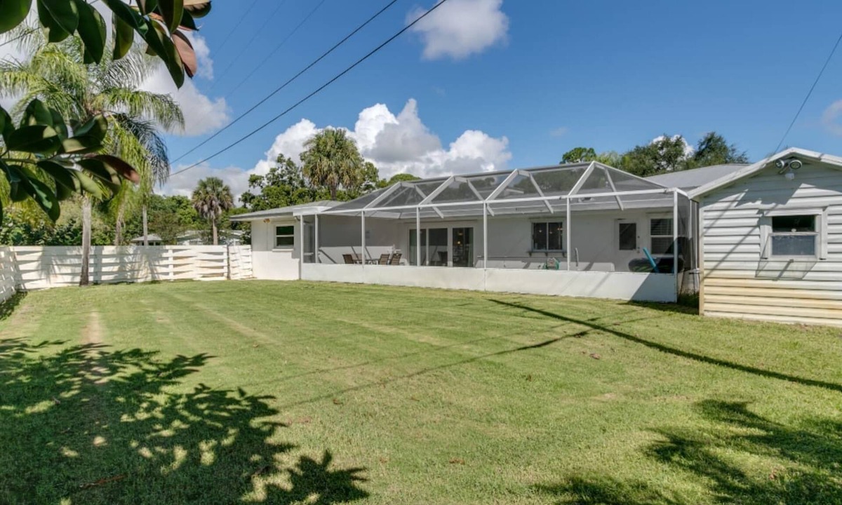 Palm Gardens House | 2 Pool Homes-10BD/6BA-Sleeps 30 Game Rm 20mi USSSA