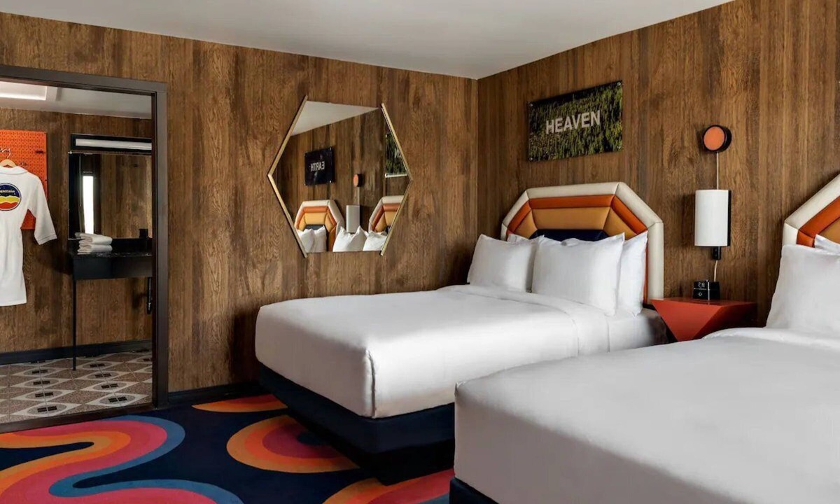Flagstaff Hotel | 2 Queen Beds w/Onsite Pool Access | Pet-Friendly | Close to Local Restaurants