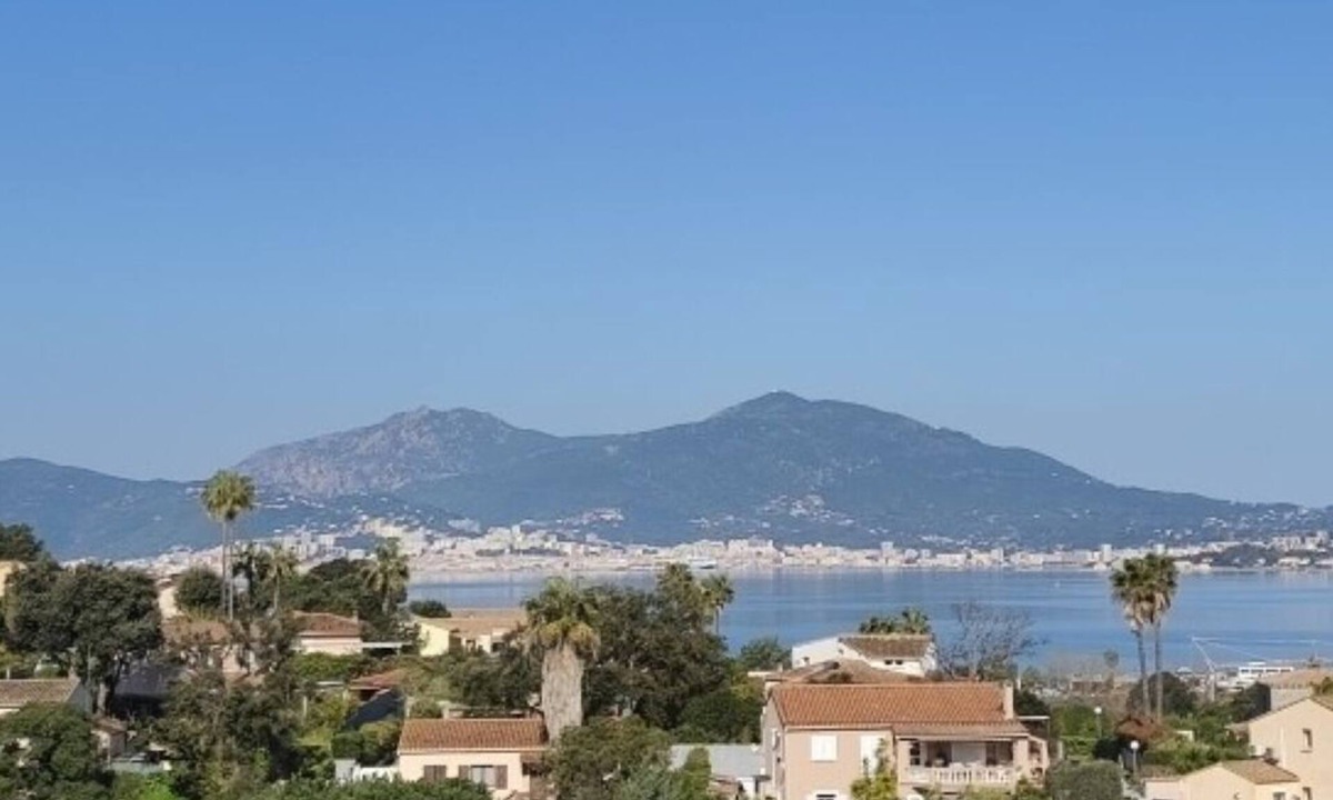 Porticcio Apartment | 2-room apartment in residence with swimming pool overlooking Ajaccio bay