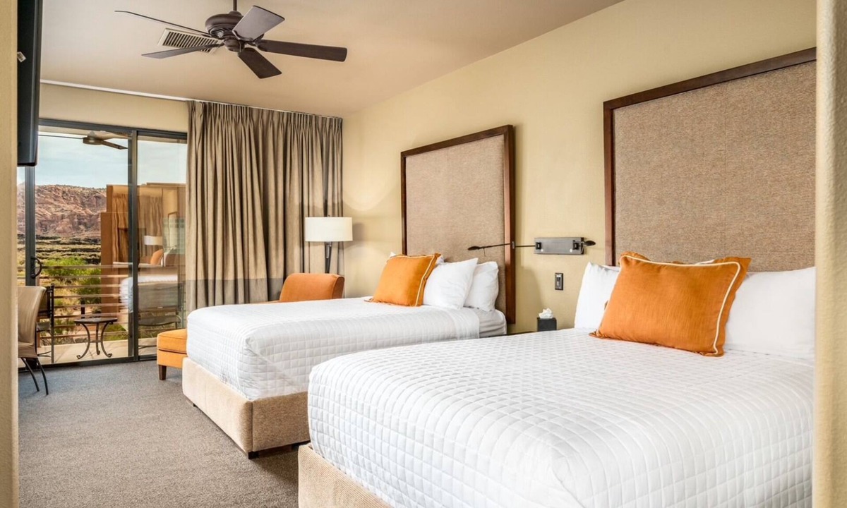 Ivins Villa | 2 Spacious Suites in a Calm & Stylish Retreat Perfect for Family Relaxation