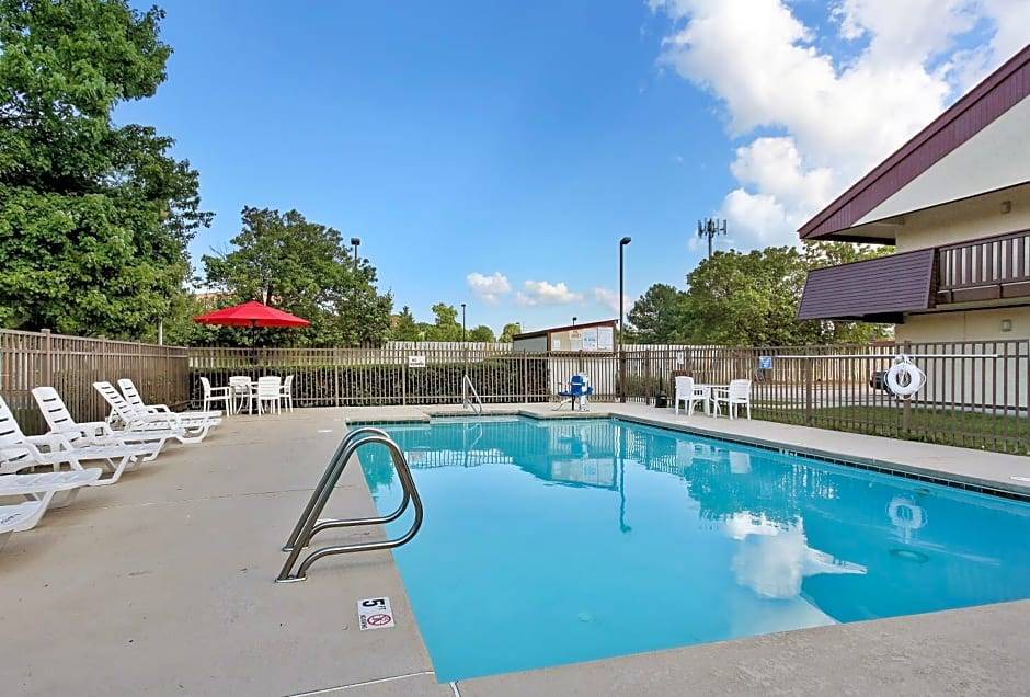 Greenwich Hotel | 2-Star Hotel ∙ Red Roof Inn Virginia Beach