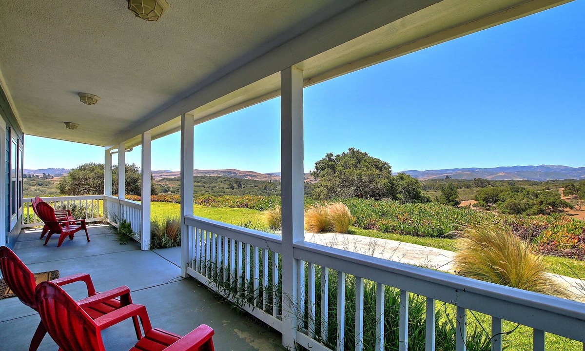 Lompoc House | 20 private acres, 180 degree views