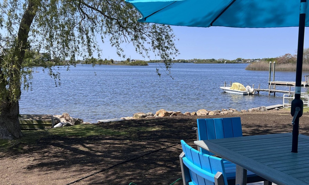 Green Hill Cottage | 28 Beach Drive Waterfront Home