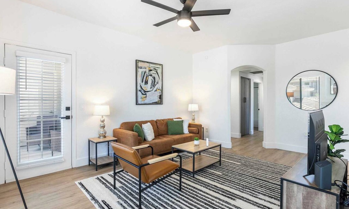 Kierland Apartment | 2BR CozySuites at Kierland Commons with pool #08