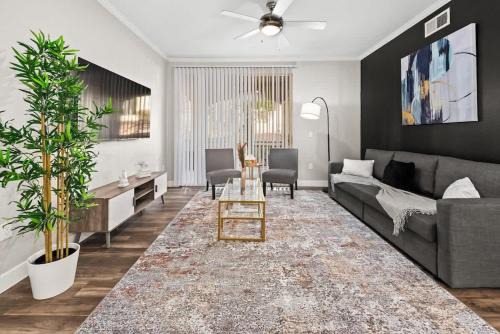 McDowell Mountain Apartments Apartment | 2BR Retreat near Thompson Peak Pkwy with Pool & BBQ