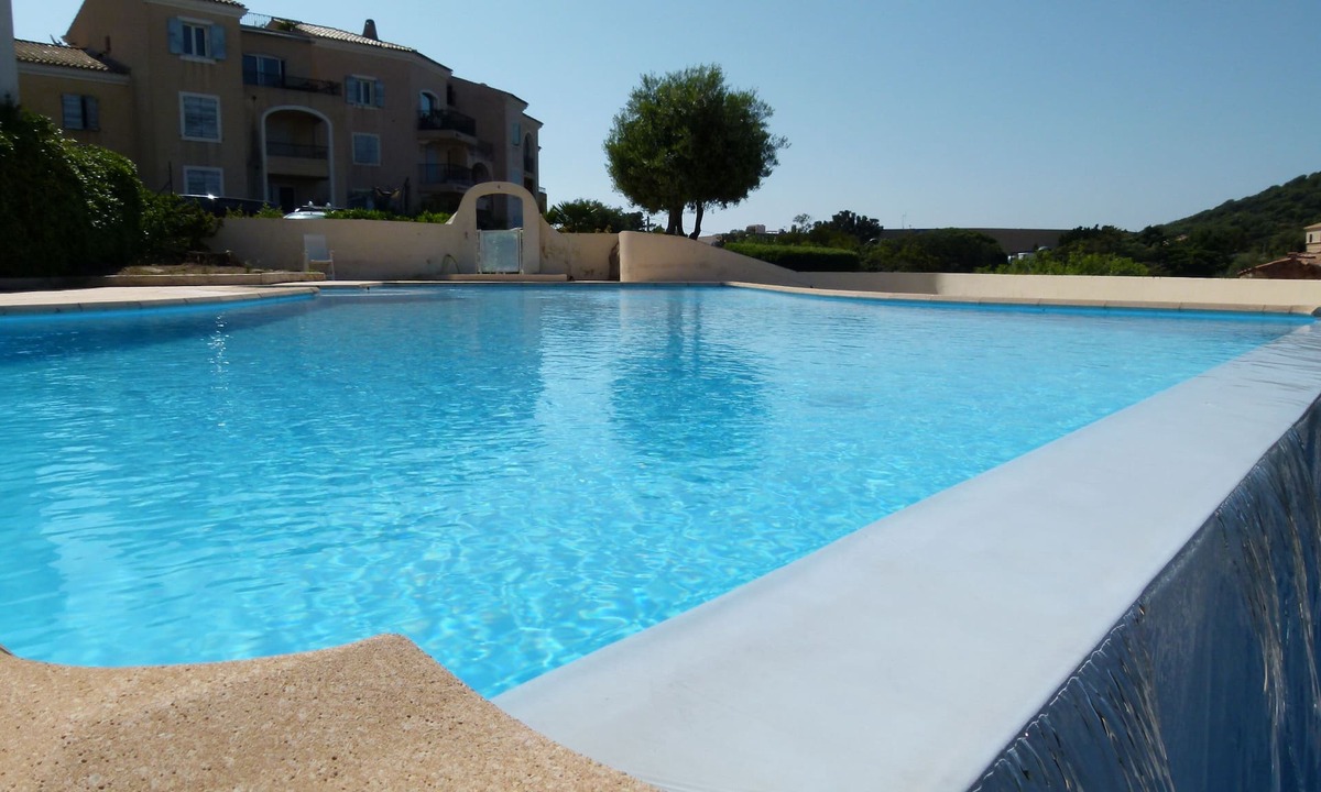 L'Ile-Rousse Apartment | 2nd and last Floor Apartment of a small Residence with Pool and Sea View