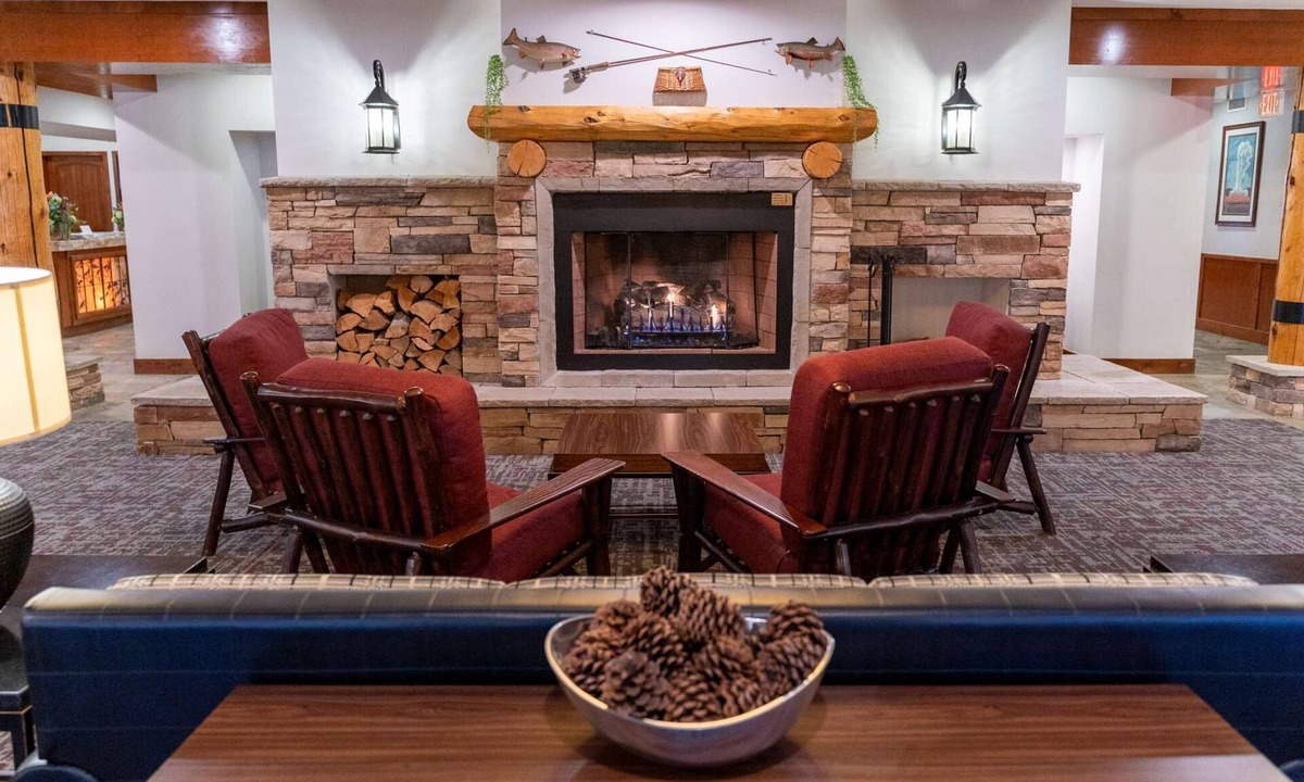 West Yellowstone Apartment | 2x3BR near West Entrance, Pool, Hot tub, game room
