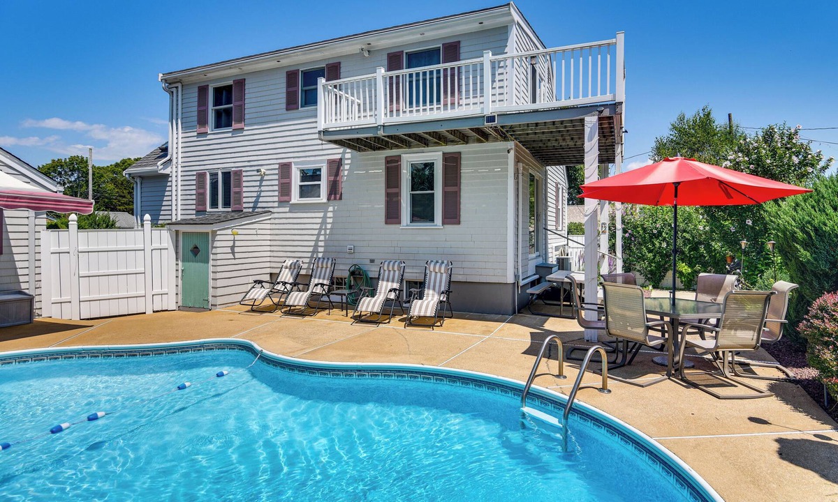 Bristol House | 3 Mi to Dtwn & Beach! Bristol Home w/Patio