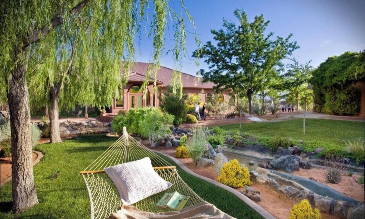 Ivins Villa | 3 Relaxing Suites w/Stunning Mountain Views Great for Group Adventures