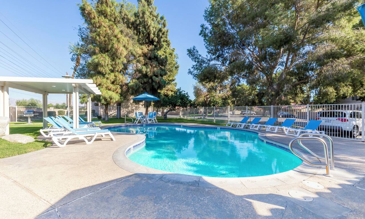 Indio Hotel | 3 Units | Kitchen | Pool | Free Parking | Desert Gateway