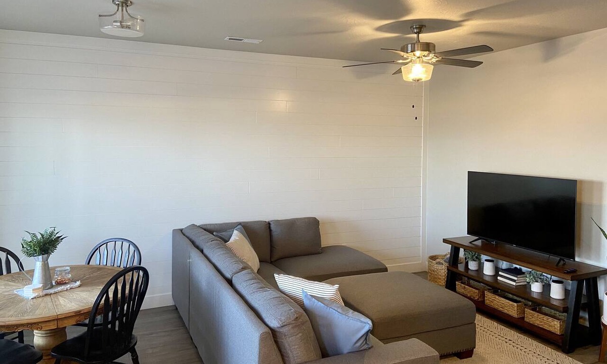 Cedar City House | 3BR Townhome with Master En-Suite, Workspace Ping-Pong, Fast Wi-Fi, Near Parks