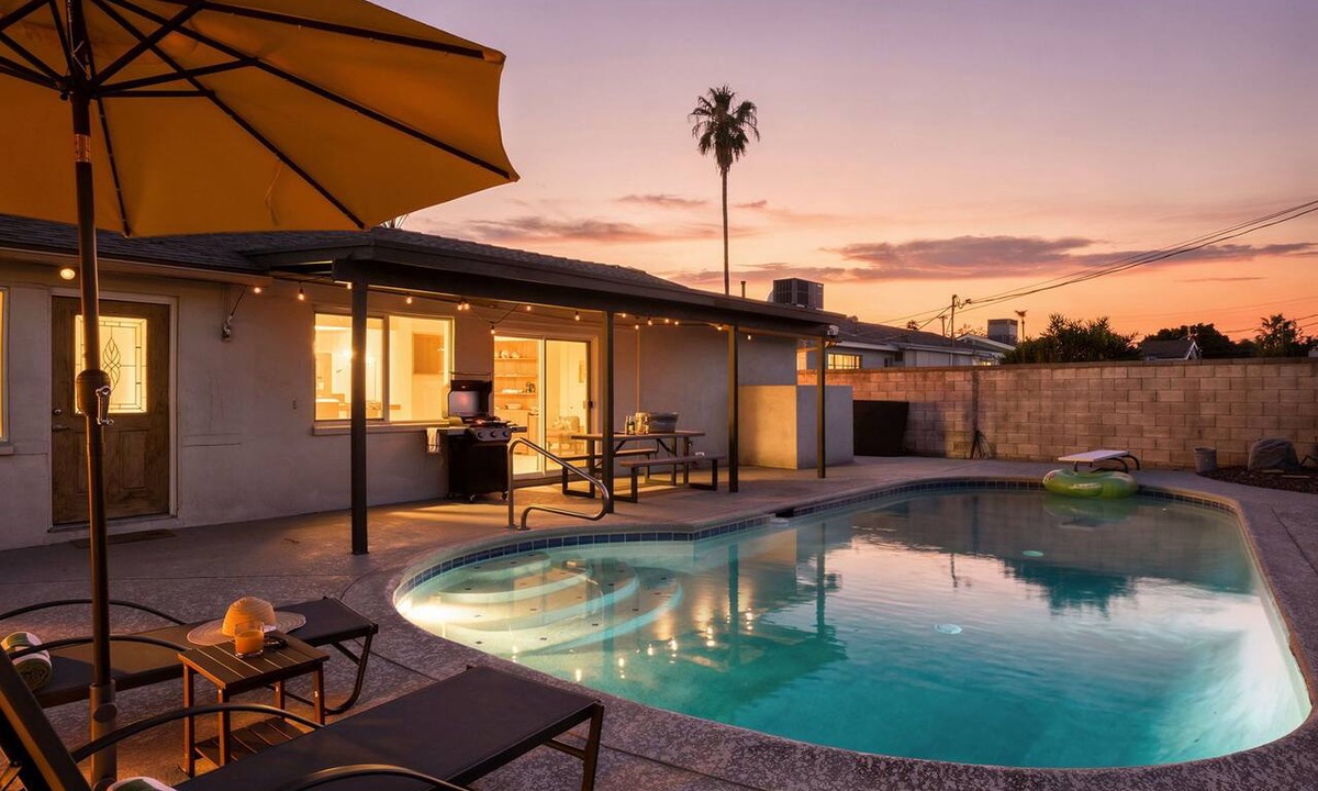 Papago Parkway House | 3mi to Old Town Scottsdale Game Area Pool BBQ