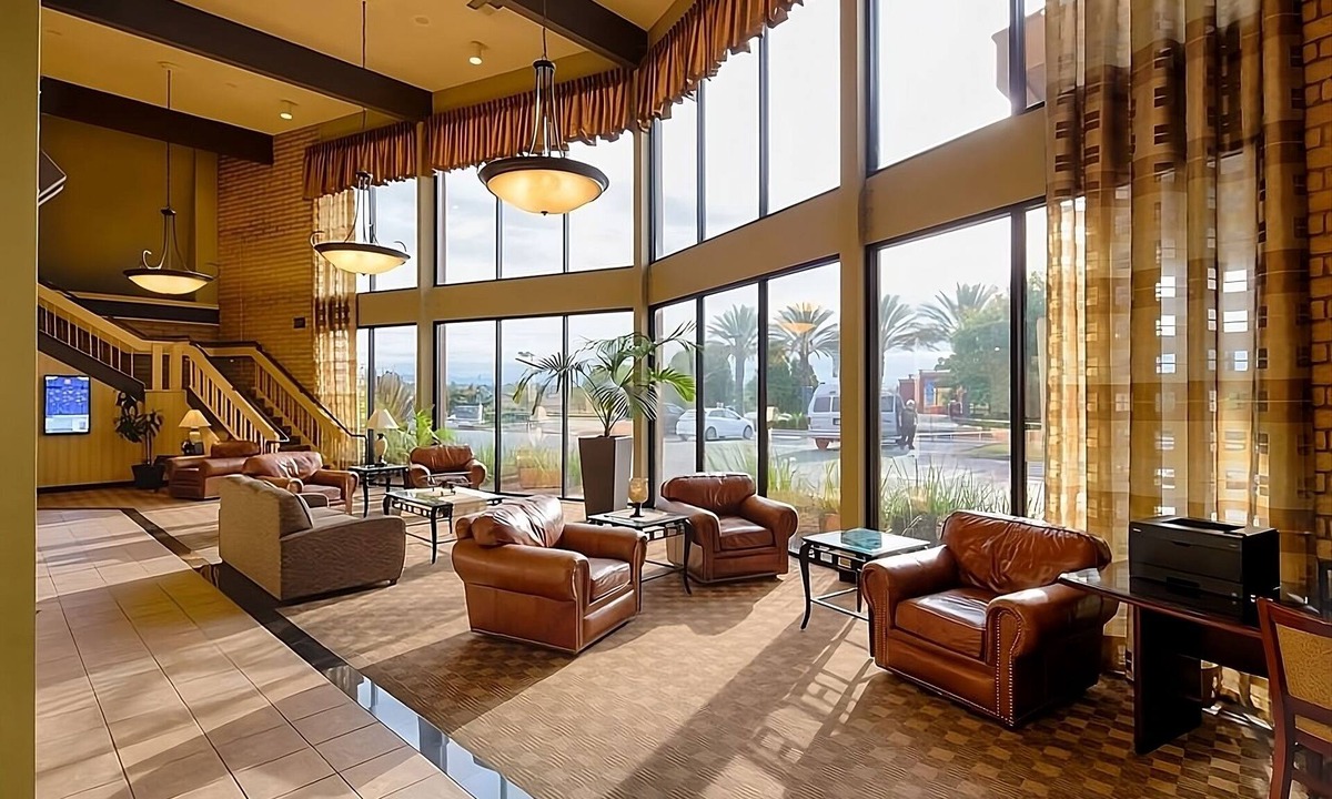 Redding House | 4 Comfortable Units! Outdoor Pool, Parking, Pets Allowed, Near Turtle Bay East!