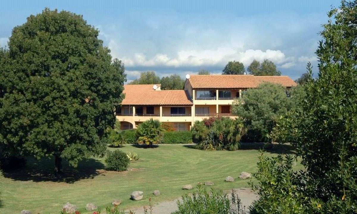 Ghisonaccia Apartment | 4-room apartment 100 meters from the sandy beach. Air conditioning