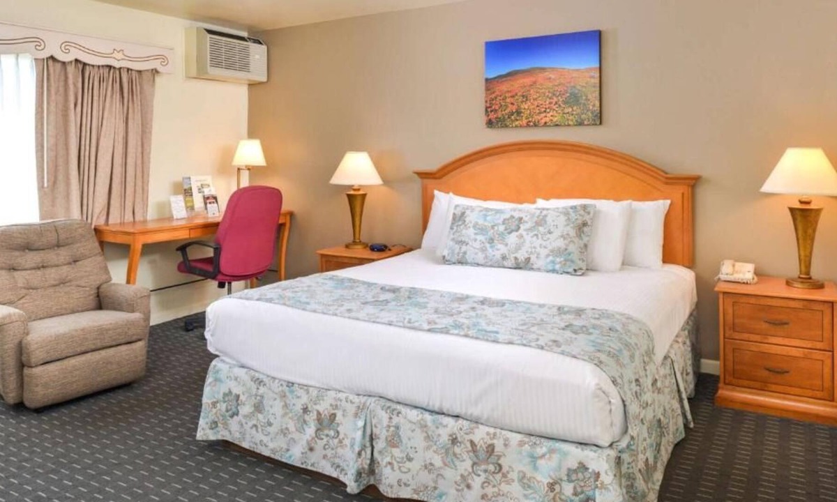 Solvang House | 4 Spacious Units w/ FREE Parking and BFast, Pool, Minutes to Solvang Theaterfest