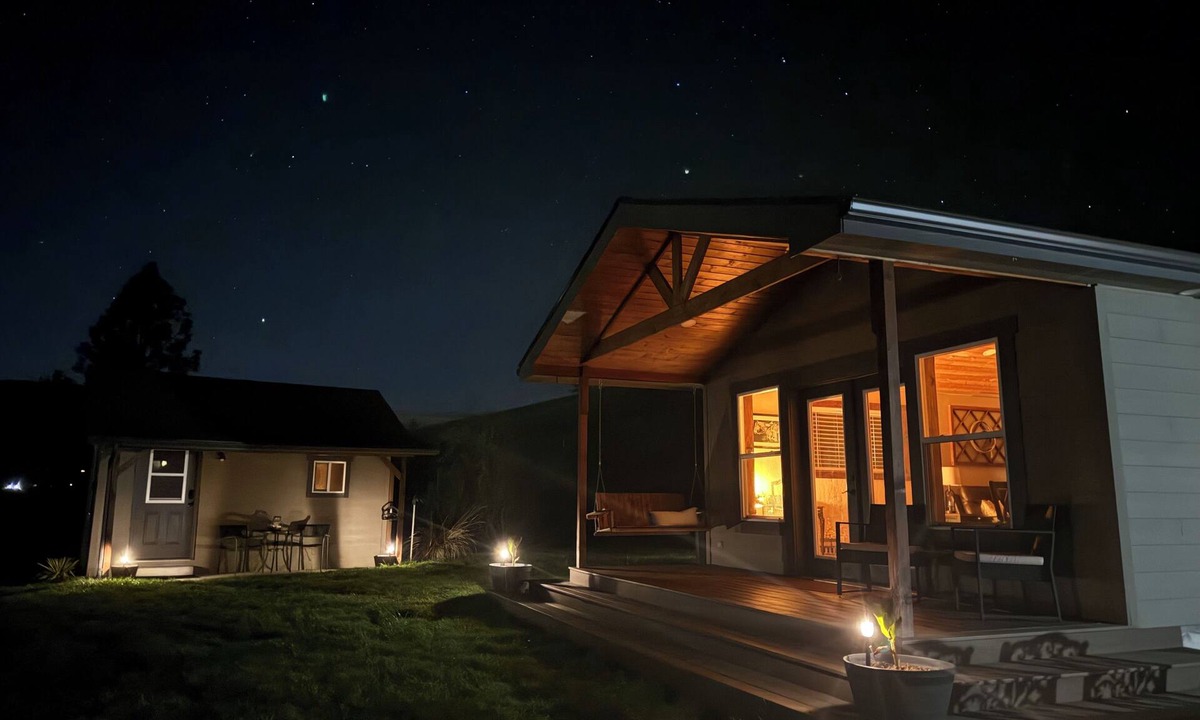Fenn House | 4BR Ranch Retreat w/Hot Tub & Senic Valley Views + Mini House Add-On