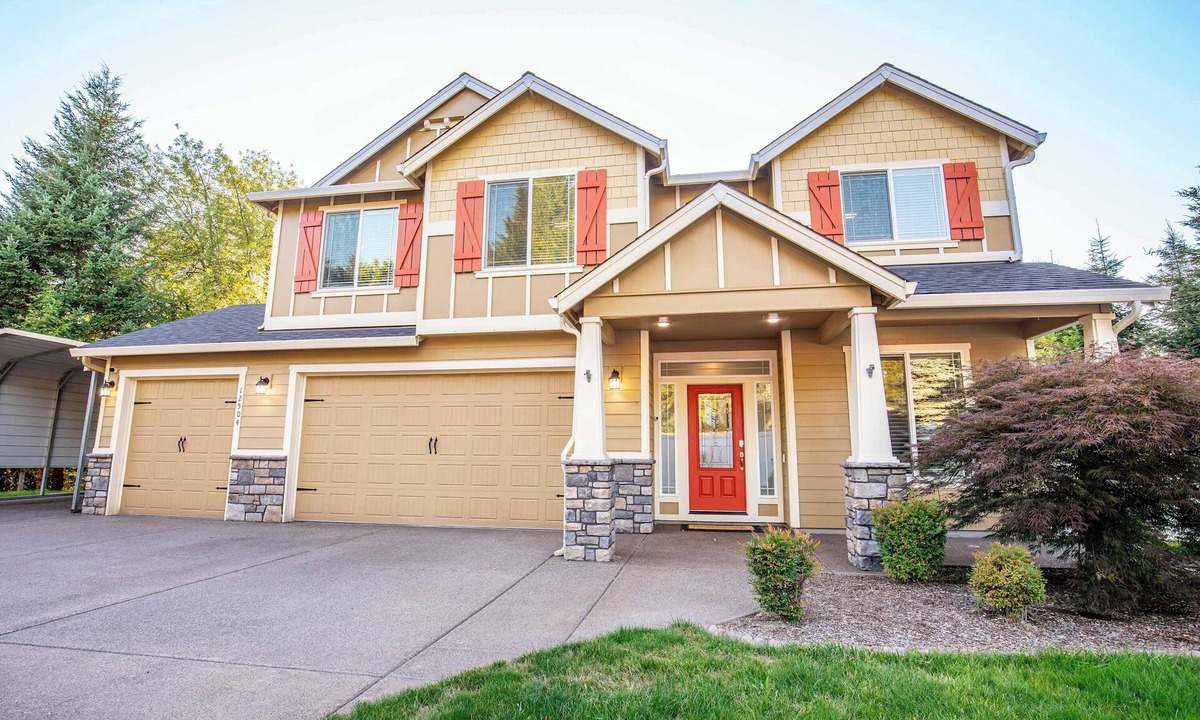 Pleasant Valley House | 4BR Retreat on Private Acre in Salmon Creek