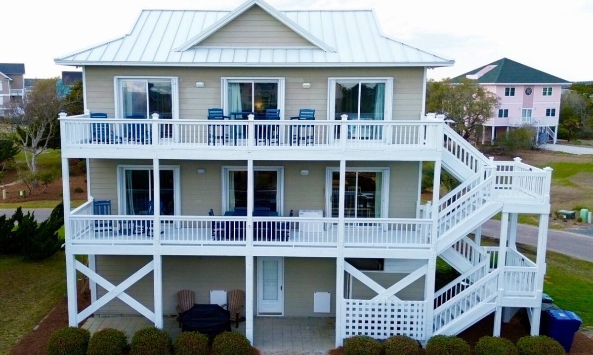 Topsail Beach House | 4BR3BA House at S. Topsail Private Beach, Pool & Dock Access. June 5-11 Discount