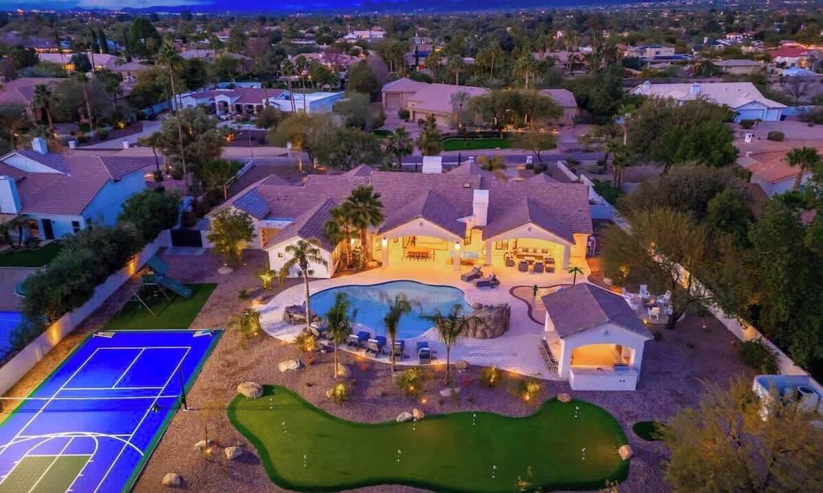 Central Scottsdale Apartment | 4Million Waterslide+Theatre+Gym+SportCourt