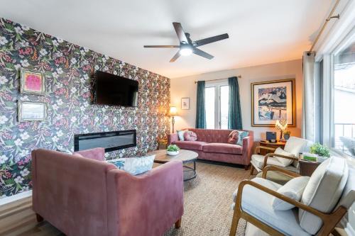 Beech Grove House | 5 Bedroom 2 & 1 half Bath Group Stay Fun Design in Quiet Neighborhood